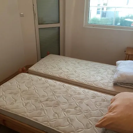 Апартамент Mercury 3 Two Bedroom Eh