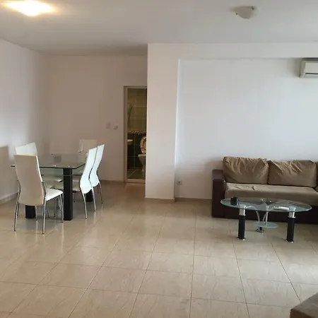 Mercury 3 Two Bedroom Eh Апартамент